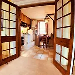 F2 Charming City Centre Apartment Full Of Character